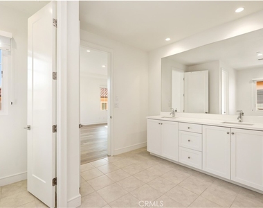 148 Villa Rdg - Photo Thumbnail 19