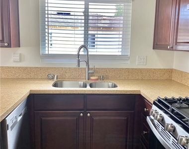 7112 Heil Avenue - Photo Thumbnail 4