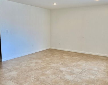 7112 Heil Avenue - Photo Thumbnail 10