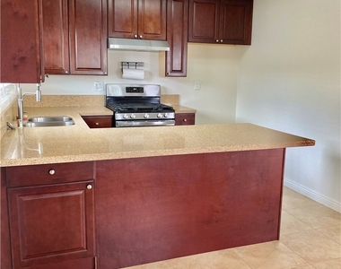 7112 Heil Avenue - Photo Thumbnail 6