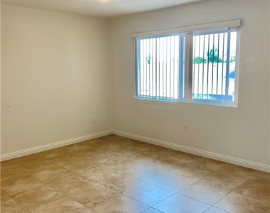 7112 Heil Avenue - Photo Thumbnail 11