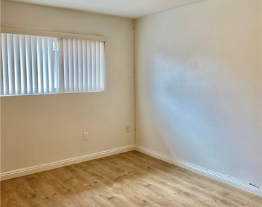 7112 Heil Avenue - Photo Thumbnail 17
