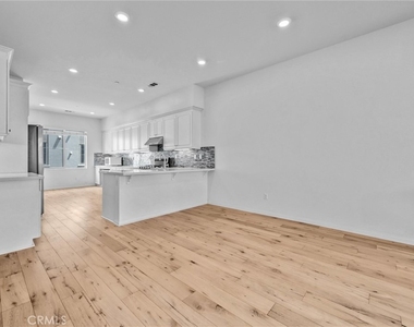 125 Neptune - Photo Thumbnail 7