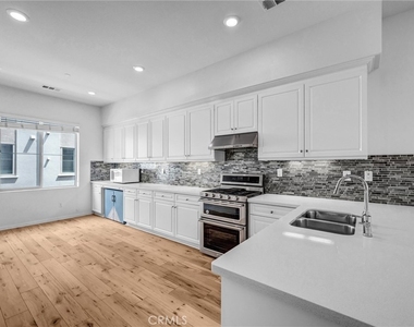 125 Neptune - Photo Thumbnail 11