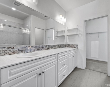 125 Neptune - Photo Thumbnail 24