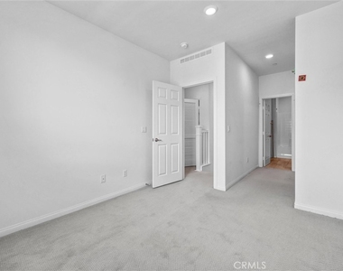 125 Neptune - Photo Thumbnail 17
