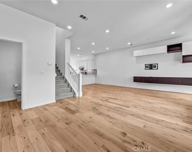 125 Neptune - Photo Thumbnail 2