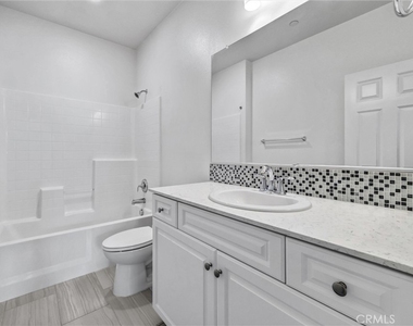 125 Neptune - Photo Thumbnail 26
