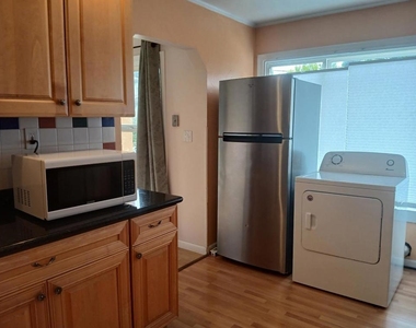 411 San Carlos Avenue - Photo Thumbnail 6
