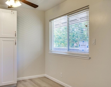 3569 Agate Dr - Photo Thumbnail 7