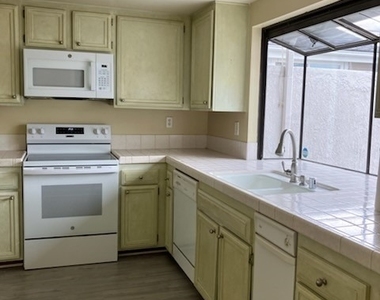 24736 Meridian Drive - Photo Thumbnail 5