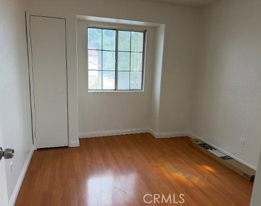 7298 Santa Barbara Court - Photo Thumbnail 12