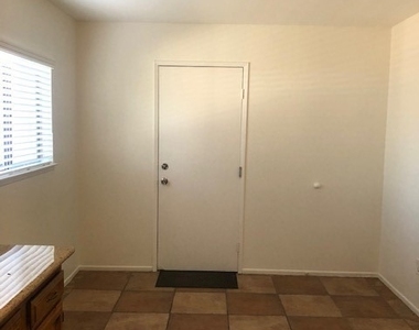 11594 Poplar Street - Photo Thumbnail 6