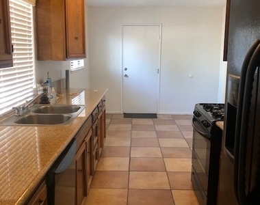 11594 Poplar Street - Photo Thumbnail 4