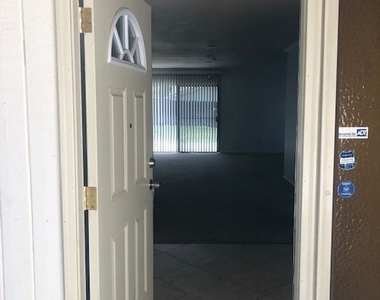 11594 Poplar Street - Photo Thumbnail 2