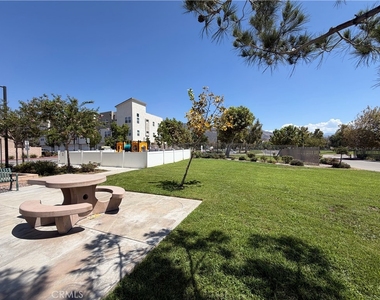 5344 N Alumni - Photo Thumbnail 21