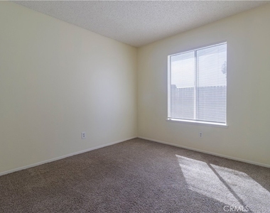 25429 Hemlock Ave - Photo Thumbnail 19