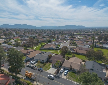 25429 Hemlock Ave - Photo Thumbnail 2