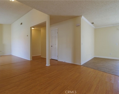 25429 Hemlock Ave - Photo Thumbnail 9