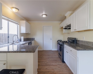 25429 Hemlock Ave - Photo Thumbnail 11