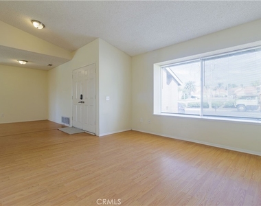 25429 Hemlock Ave - Photo Thumbnail 8