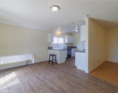25429 Hemlock Ave - Photo Thumbnail 10