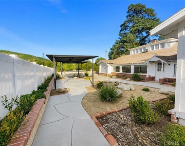 26195 Beaumont Avenue - Photo Thumbnail 23