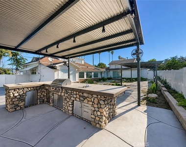 26195 Beaumont Avenue - Photo Thumbnail 21