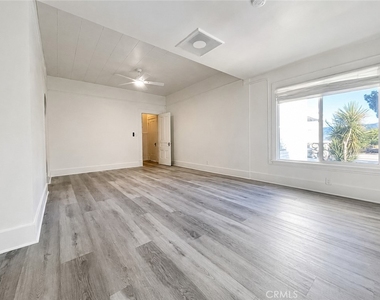 26195 Beaumont Avenue - Photo Thumbnail 10