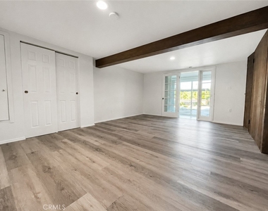 26195 Beaumont Avenue - Photo Thumbnail 15