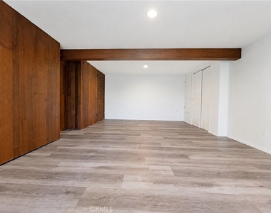26195 Beaumont Avenue - Photo Thumbnail 14