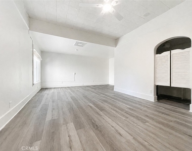 26195 Beaumont Avenue - Photo Thumbnail 9