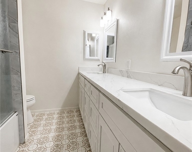 26195 Beaumont Avenue - Photo Thumbnail 13