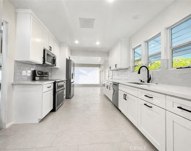 26195 Beaumont Avenue - Photo Thumbnail 7