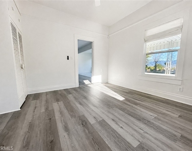 26195 Beaumont Avenue - Photo Thumbnail 11