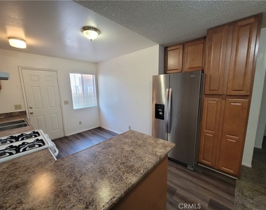 811 W State Street - Photo Thumbnail 5