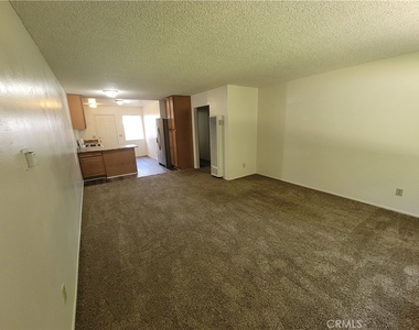 811 W State Street - Photo Thumbnail 2