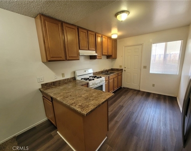 811 W State Street - Photo Thumbnail 3