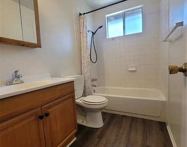 811 W State Street - Photo Thumbnail 9