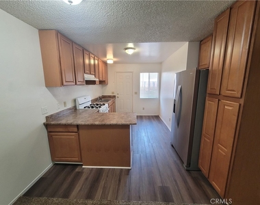811 W State Street - Photo Thumbnail 4
