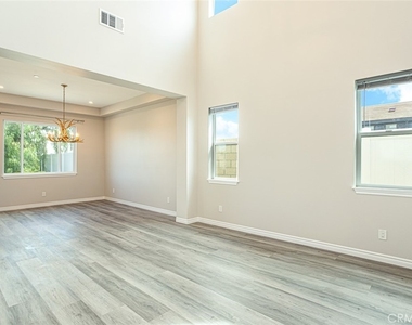1751 Duncan - Photo Thumbnail 9