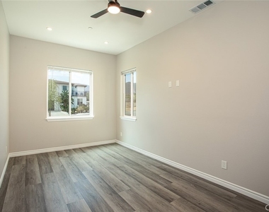 1751 Duncan - Photo Thumbnail 8