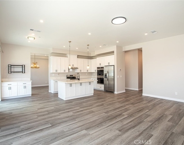 1751 Duncan - Photo Thumbnail 4