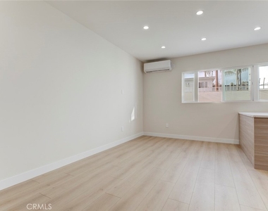 1913 Eden Avenue - Photo Thumbnail 2