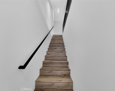 10853 Otsego Street - Photo Thumbnail 8