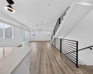 10853 Otsego Street - Photo Thumbnail 21