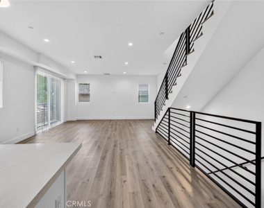 10853 Otsego Street - Photo Thumbnail 18