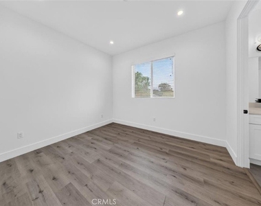 10853 Otsego Street - Photo Thumbnail 22