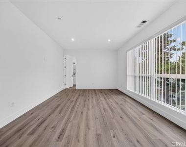 10853 Otsego Street - Photo Thumbnail 23