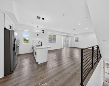 10853 Otsego Street - Photo Thumbnail 9